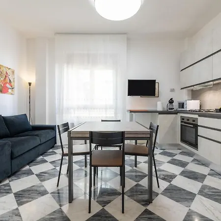 Goldhouse Apartment *