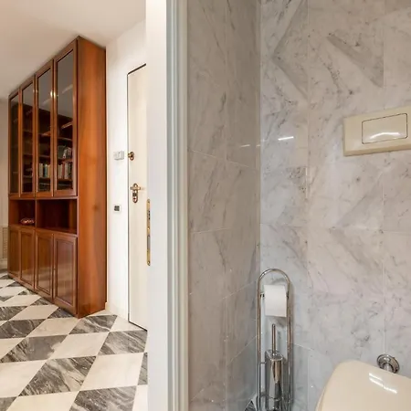 Goldhouse Apartment
