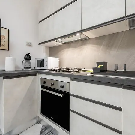 Goldhouse Apartment *