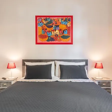 Goldhouse Apartment