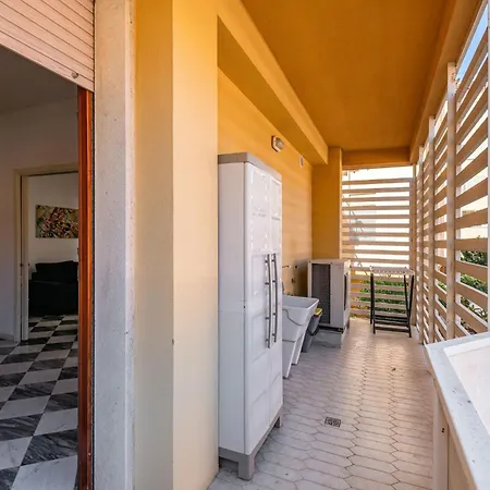 Goldhouse Apartment *